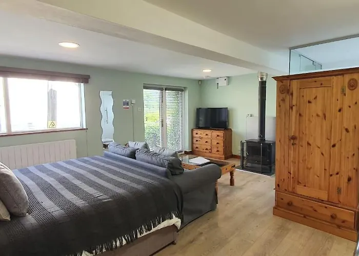 The Studio With Hot Tub In East Budleigh In Beautiful Countryside