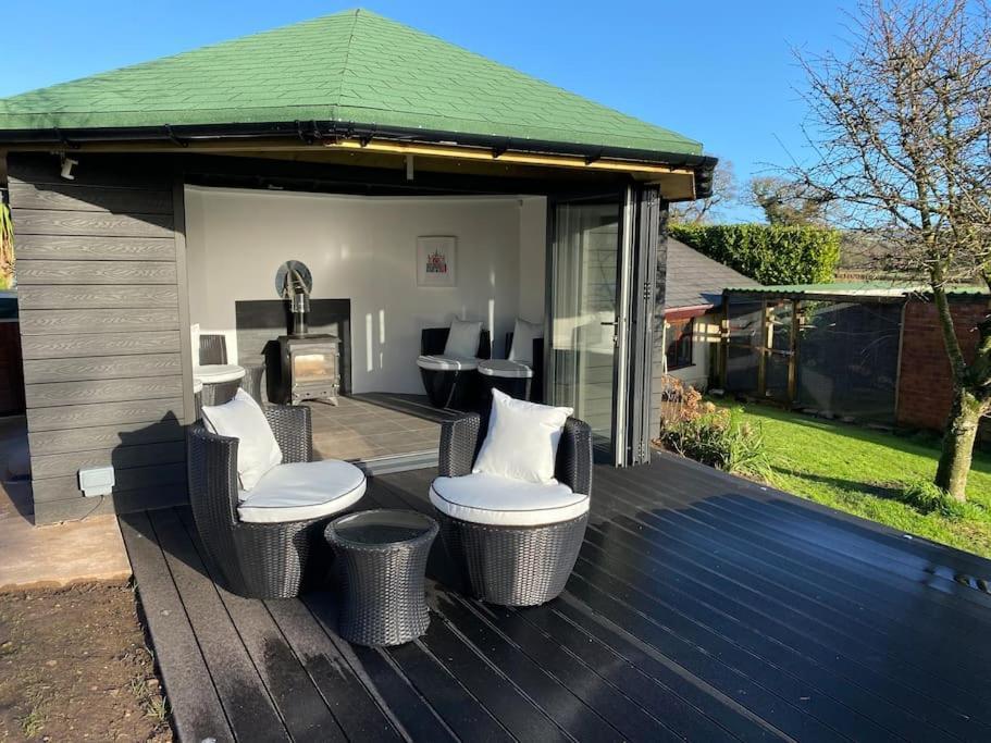 The With Hot Tub In In Beautiful Countryside * East Budleigh