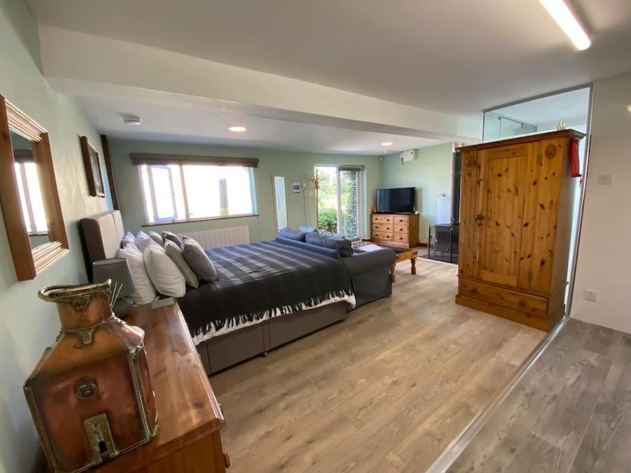 The With Hot Tub In In Beautiful Countryside Apartment