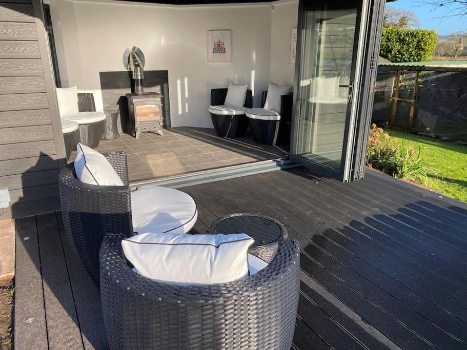 The With Hot Tub In In Beautiful Countryside Apartment East Budleigh