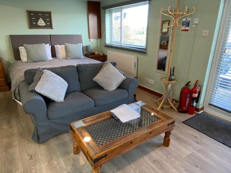 The With Hot Tub In In Beautiful Countryside East Budleigh