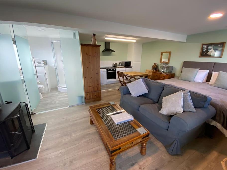 The With Hot Tub In In Beautiful Countryside * East Budleigh