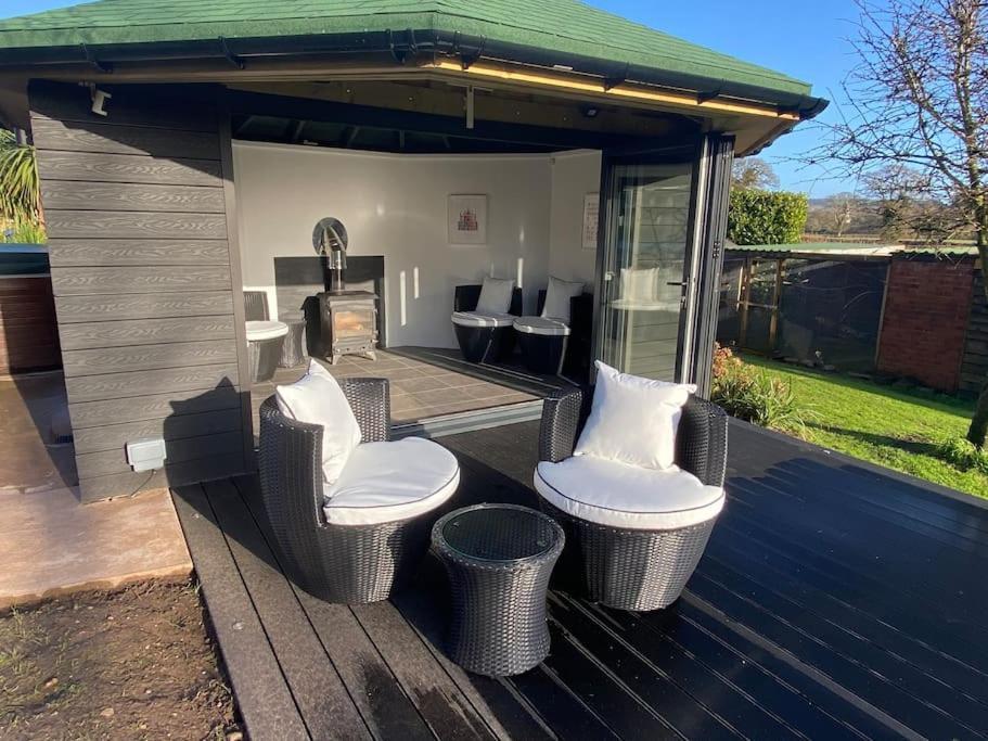 The With Hot Tub In In Beautiful Countryside Apartment
